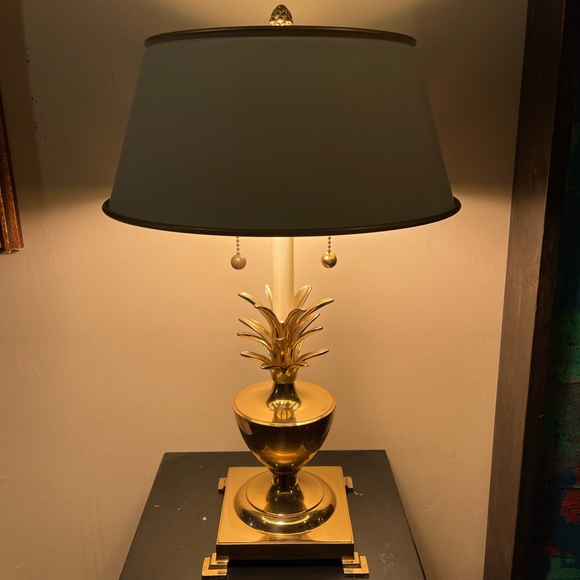 1970’s Solod Brass Pineapple Lamp with white tile shade - Picture 6 of 12